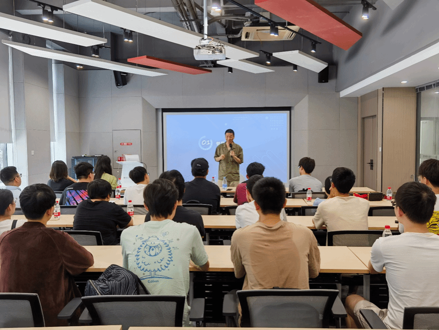 探秘前沿科技，賦能AI未來——我院本科生赴北京大學(xué)重慶大數(shù)據(jù)研究院開展實(shí)習(xí)實(shí)訓(xùn)